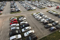 Biztonságos, őrzött, 500 férőhelyes repülőtéri parkoló 2005 óta áll az Önök szolgálatában.