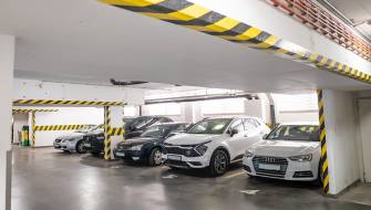 A fedett, biztonságos parkolás megújult